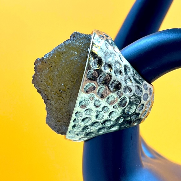 Massive Vintage Hammered Bronze & Druzy Gemstone Imitation Chunky Statement Ring - Picture 2 of 6